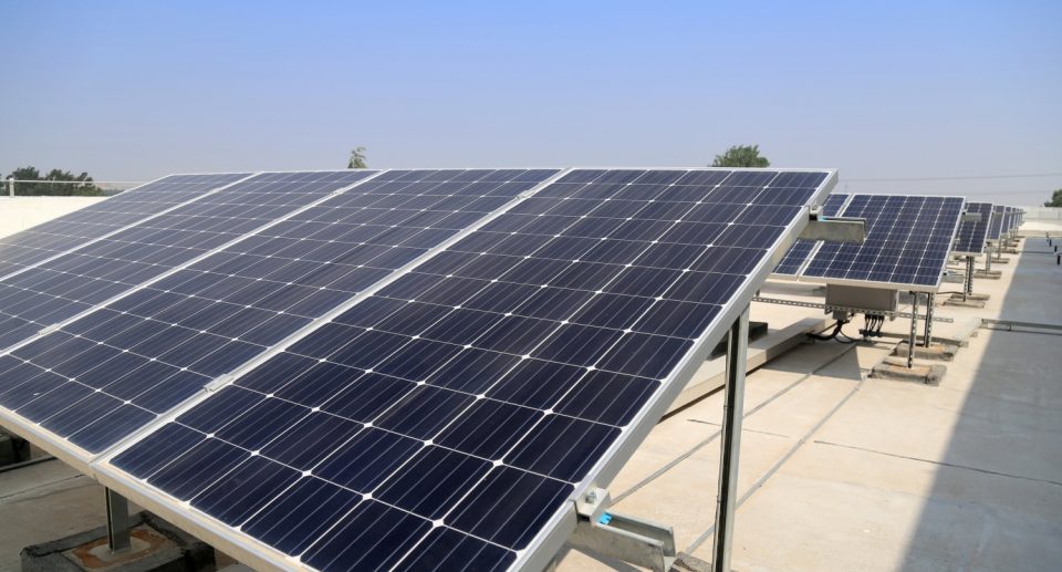 Wydajne akumulatory żelowe Warszawa – jak dobrać akumulator do systemu off-grid?