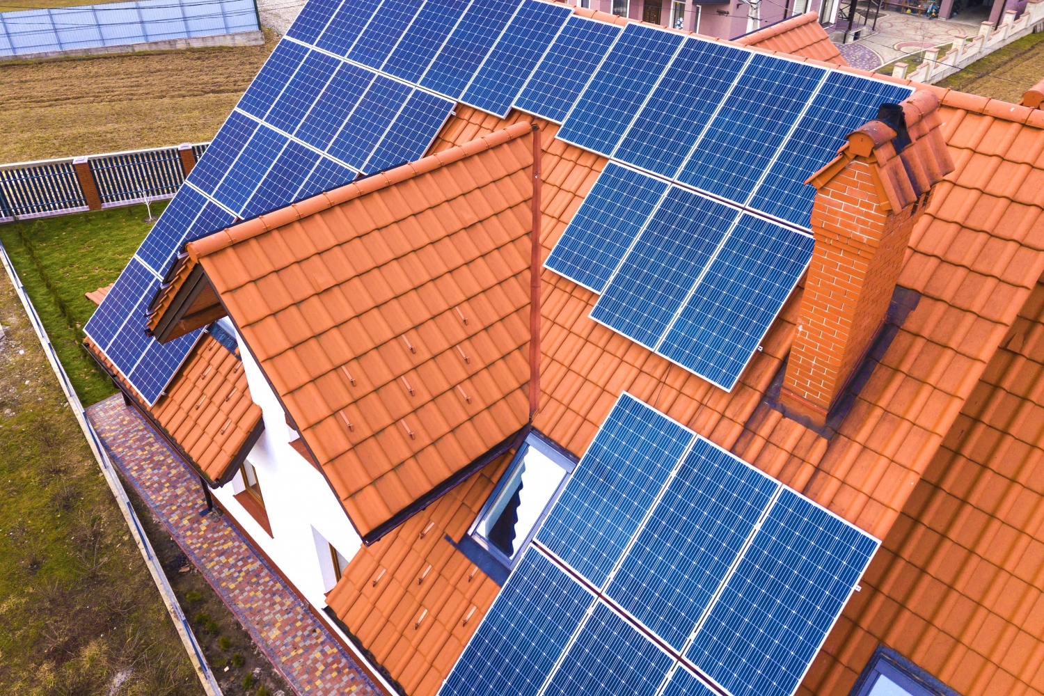Jak wybrać panele słoneczne na dom?